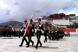 Chinese military demonstration in Lhasa